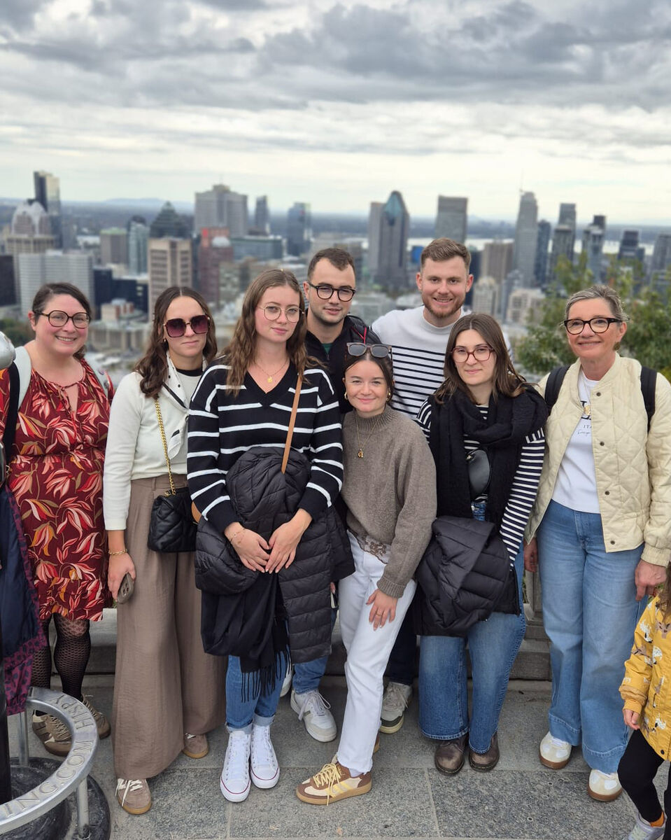 Les étudiants de Campus by CCI au belvédère du Mont-Royal à Montréal